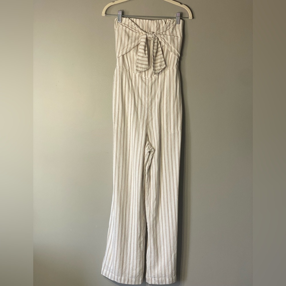 Abercrombie & Fitch S Jumpsuit 
Strapless
Pockets
White Tan Stripe
Fully lined